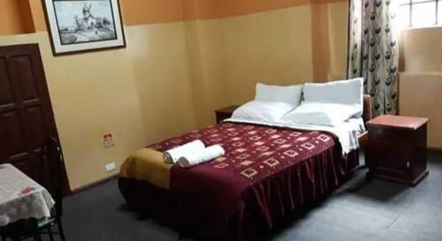 Hostal Castel WL, Забронировать Отель Кито Сьерра, рядом с Del Arbolito Park