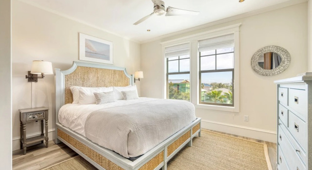 Monarch by Avantstay Stunning Estate 1 Block to Beach, Swim Up Bar, Hot Tub, & Rooftop Views, Rezerwuj Hotel Hotele w Emerald Coast z parkingiem, Parking
