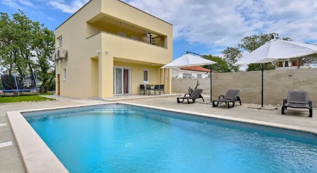 Вилла Modern Villa With Private Hydromassage Pool