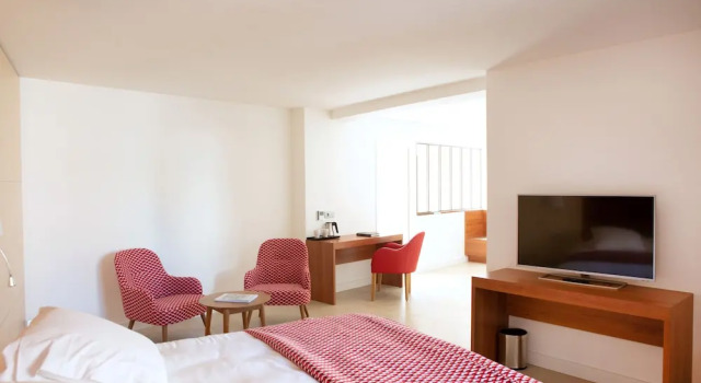 Двухместный семейный номер Standard c 1 комнатой Hotel Le Clos De La Vouge