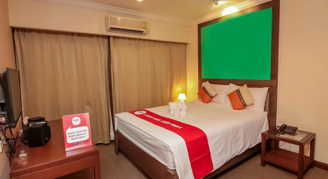 NIDA Rooms Silom Soi 12 Planet, Забронировать Отель Отели Бангкока с парковкой, рядом с Спа-центр Health Land Сатхорн, Парковка