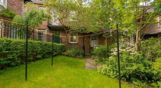 Cute 2 Bedroom Apt With View Of The Castle, Забронировать Отель Эдинбург Midlothian, рядом с Национальный музей Шотландии