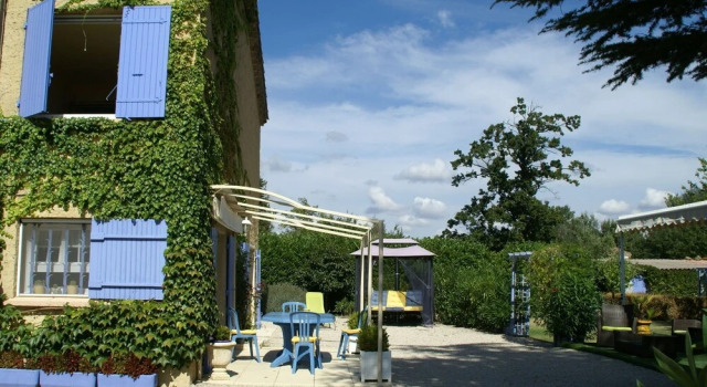 Beautiful Child-friendly Villa with Swimming Pool in Piolenc, Забронировать Вилла Виллы Овернь-Рона-Альпы, Вилла