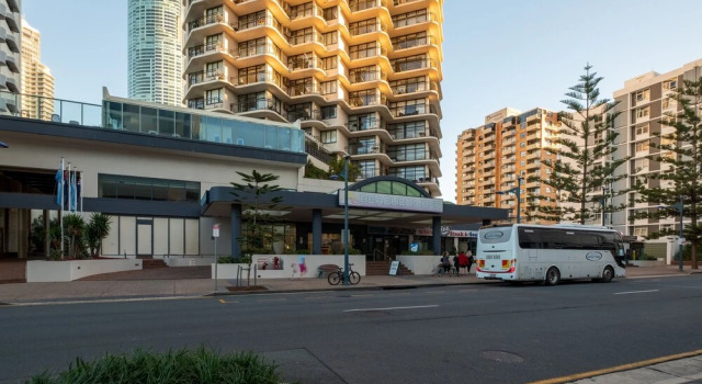 Heart of Surfers Paradise - Ocean Views, Забронировать Отель Отели Голд-Кост с бассейном, рядом с LAN SPA, Бассейн