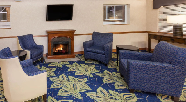 Holiday Inn Express Galesburg, Rezerwuj Hotel Hotele w Illinois z basenem, Basen
