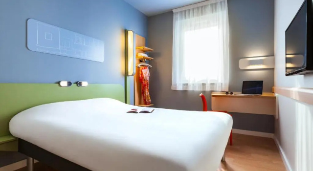 Двухместный номер Standard ibis budget Sens
