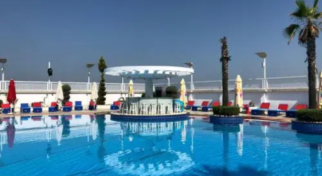 Royal Bistro, Rezervați Hotel Tirana 