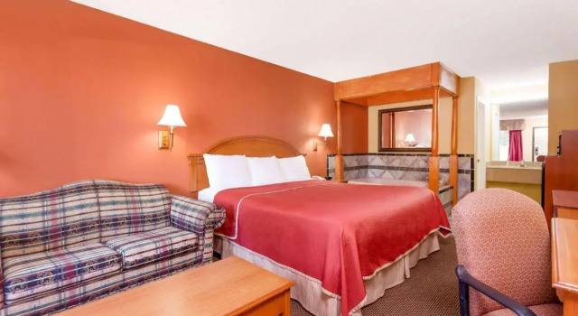 Ramada I-75 / Airport North, Prenota Hotel Hotel a Tennessee con parcheggio, Parcheggio