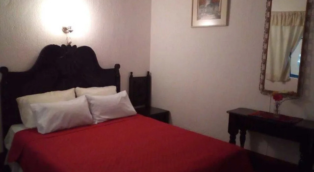 Hotel Internacional Guest House, Забронировать Гостевой дом Антигуа-Гватемала Сакатепекес, рядом с Смотровая площадка «Серро-де-ла-Крус»