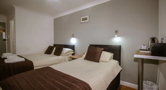 Номер Family For Students Only - Bath Street in Glasgow Near Charing Cross Station