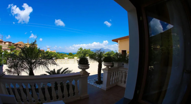 Четырёхместный номер Deluxe Цокольный этаж с балконом B&B Villa Catiè