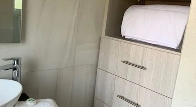 Студия с балконом и с видом на улицу Saltwater Villas - Pet Friendly Accommodation
