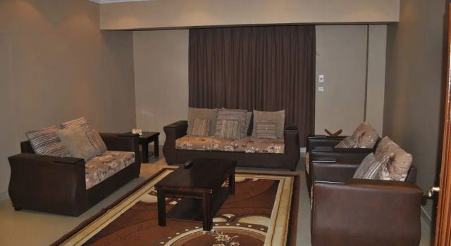 Manazl AlSteen Furnished Apartments, Varaa Huoneisto Az Zāhir Makkah