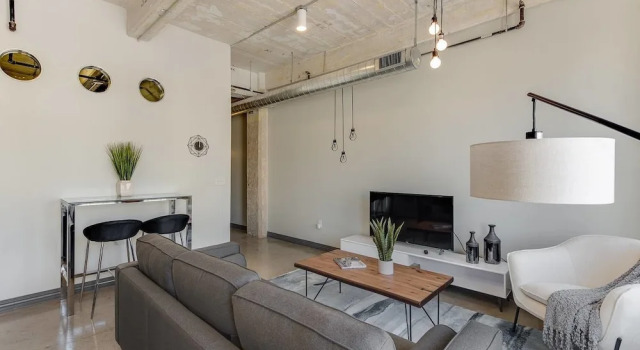 Апартаменты Brand New Stunning Unit Downtown