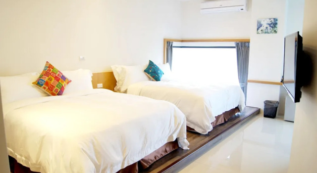 Четырёхместный номер Deluxe с балконом и с видом на море 野居海景渡假民宿Simple Life Home Stay