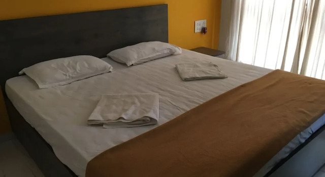 OYO StayOut Villa 2BHK Near Tito's Lane, Забронировать Вилла Виллы Калангут, рядом с Пляж Калангут, Вилла