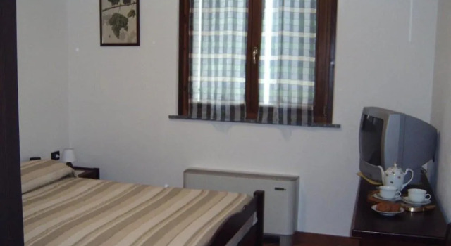 Agriturismo Vecchio Torchio, Book Hotel Canelli Piedmont