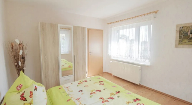 Beautiful Apartment With Romantic Garden and Cosy Terrace, Prenota Appartamento Hotel a Garz con parcheggio, Parcheggio
