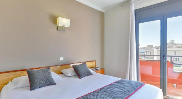 Двухместный номер Standard с балконом Hostal Alberana
