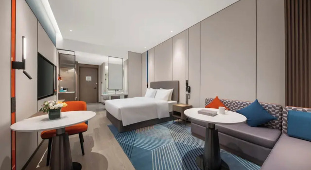 Двухместный номер Standard с балконом Holiday Inn Express Hai'an Railway Station by IHG