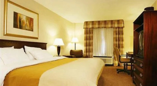 Holiday Inn Express, Rezerwuj Hotel Waterbury Connecticut