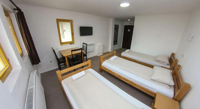 Кровать в общем номере Guest House LIKE