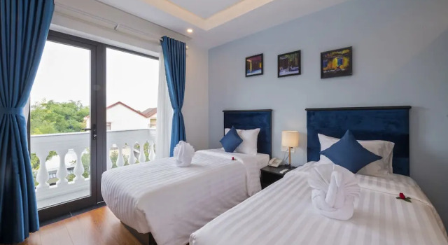 Двухместный номер Deluxe с балконом и с видом на сад Royal Mansion Boutique Hoi An