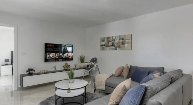 Апартаменты Spacious Pool Apartment Crikvenica