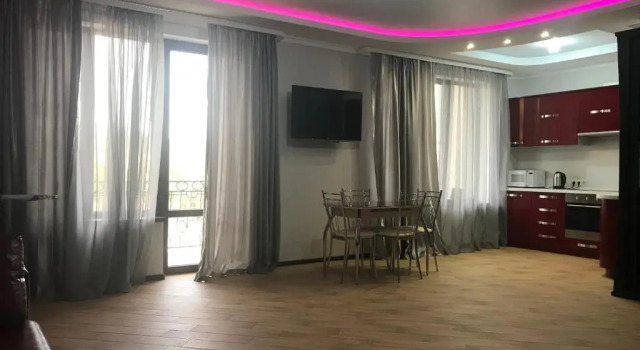 Penthouse studio, Rezervați Apartament Suhumi Abhazia