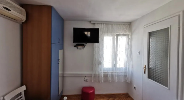 Authentic apt in Stone House, at the top Location