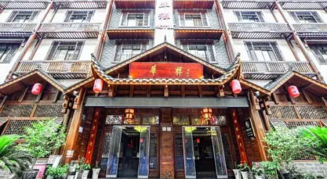 Zhangjiajie Wulingyuan Huaxiang Hotel, Rezerwuj Hotel Wulingyuan Zhangjiajie, w pobliżu Suoxiyu