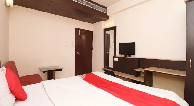 Oyo 28796 Hotel Rajhans, Забронировать Отель Отели штата Махараштры 3 звезды, 3*