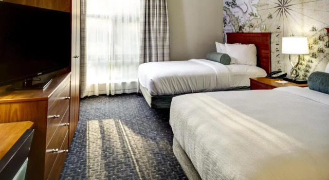 Четырёхместный люкс c 1 комнатой Embassy Suites Williamsburg