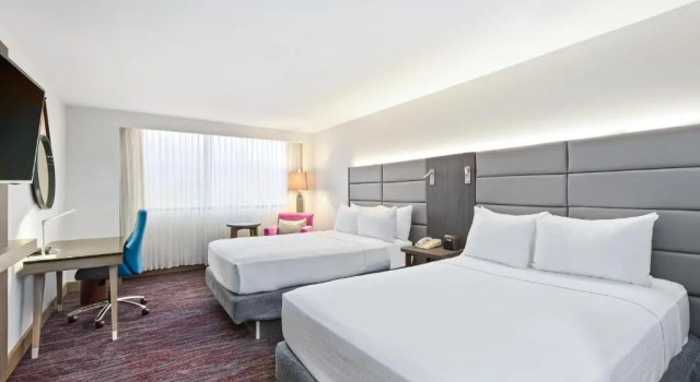 Четырёхместный клубный номер Standard Crowne Plaza San Jose La Sabana by IHG