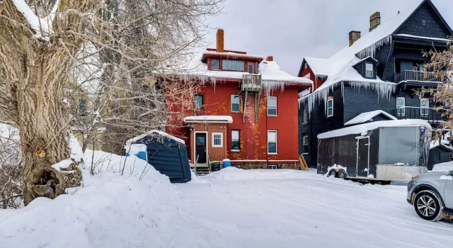 Steps to Dtwn Sault Ste Marie: Historic Home!, Забронировать Дом для отпуска Виллы Су-Сент-Мари, рядом с Водные экскурсии по шлюзам Су Локс, Вилла