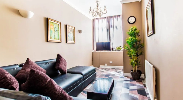 Montgomery Apartments - Crighton, Забронировать Апартаменты/квартира Бротон Эдинбург, рядом с Железнодорожный вокзал Эдинбург-Уэверли