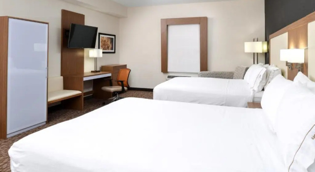 Четырёхместный номер Standard Holiday Inn Express Hotel & Suites Bonita Springs/Naples by IHG