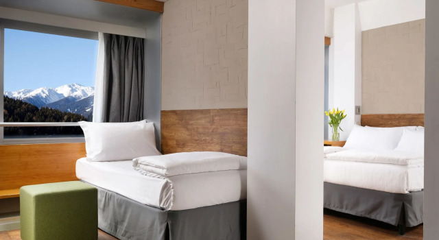 TH 1400 Hotel, Забронировать Отель Отели Медзана с парковкой, рядом с Подъемник Контре-Мальга Копай, Парковка