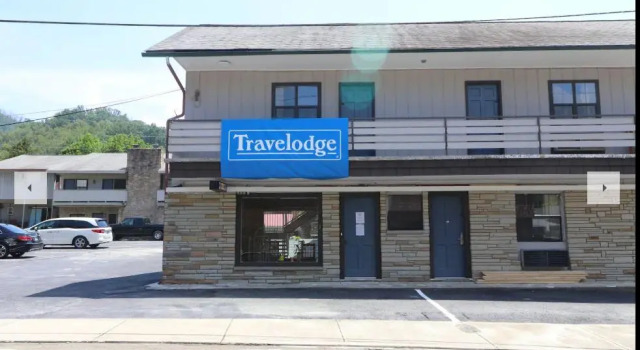 Кровать в общем номере Bishop Inn Downtown Gatlinburg