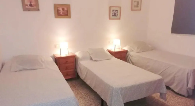 House with One Bedroom in Sevilla, with Furnished Garden And Wifi, Buchen Sie Hotel Camas Provinz Sevilla