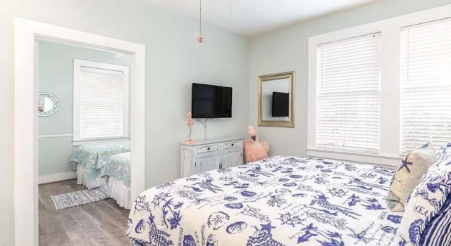 Beach Bum Inn by Tybee Vacation Rentals