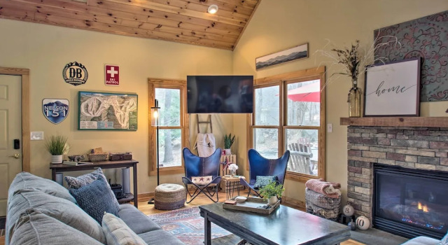 Коттедж Wintergreen Resort Cabin: Near the Slopes!