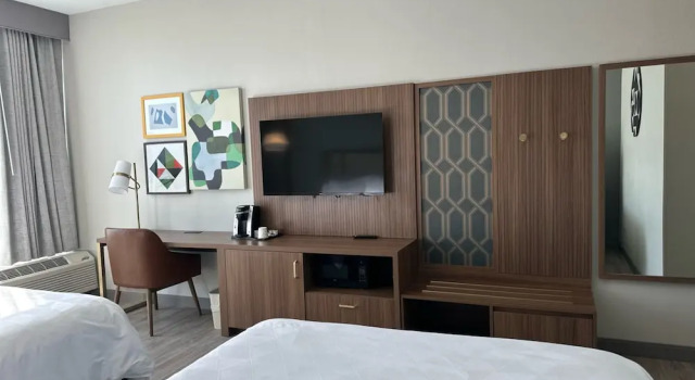 Четырёхместный номер Premium с видом на горы Holiday Inn Roanoke-Tanglewood-Rt 419&I581 by IHG
