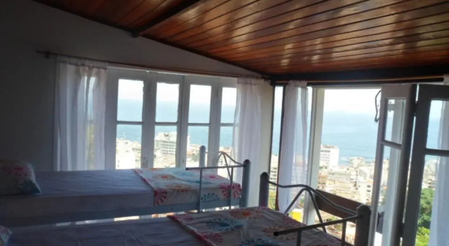 Кровать в общем номере Mar da Babilônia Hostel