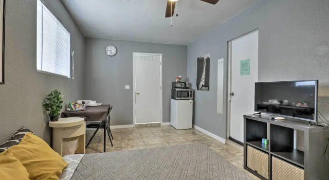 North Las Vegas Hideaway w/ Grill < 10 Mi to Strip, Забронировать Отель Отели Норт-Лас-Вегаса 3 звезды, 3*