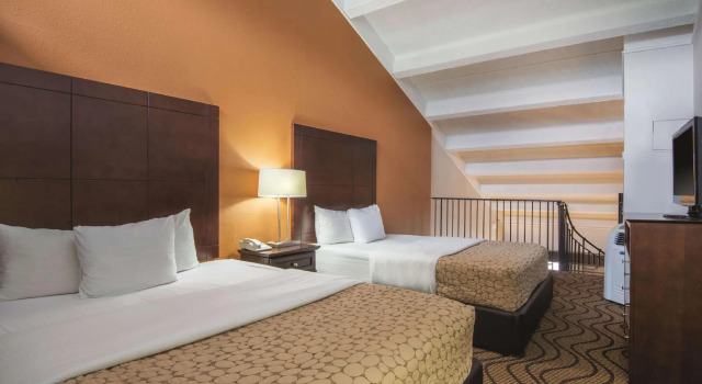 Четырёхместный люкс Mountain Valley Inn & Suites