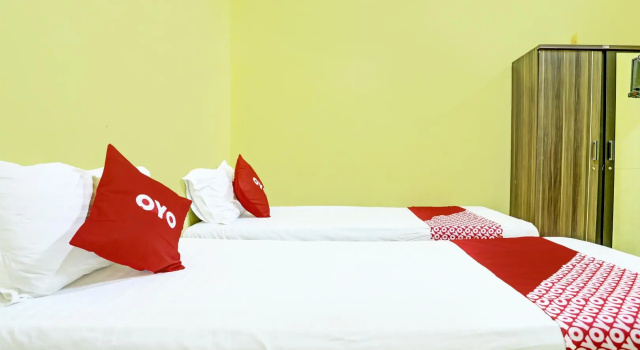 Deluxe Twin room OYO 3214 Puri Amalia