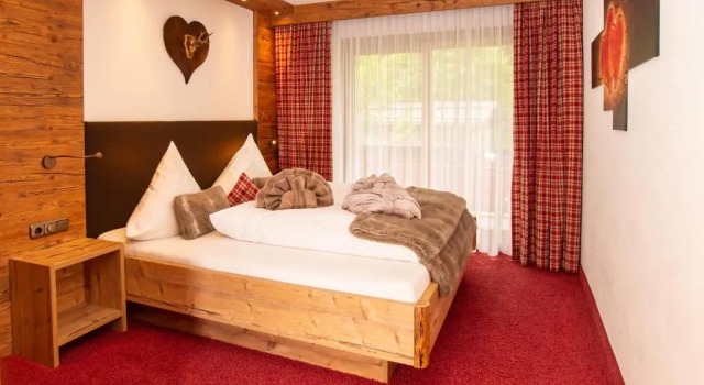 Ferienapartmenthaus Brunnenhof, Book Lejlighed Hoteller i Oberstdorf med pool, Swimmingpool