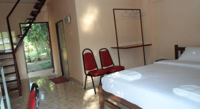 Трёхместный номер Standard с балконом Khunnam Rimtarn Resort