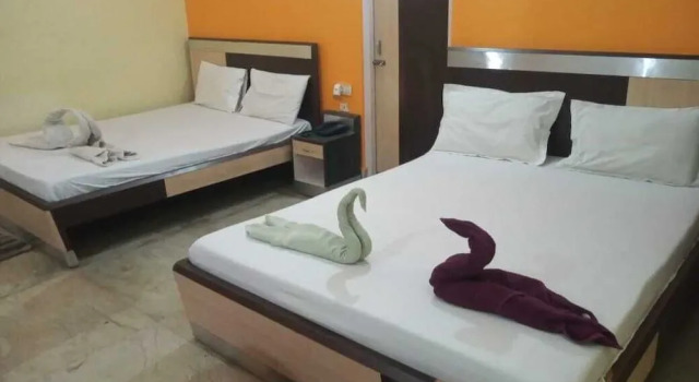 Hotel Yashoda International, Varaa Hotelli Tarapith West Bengal